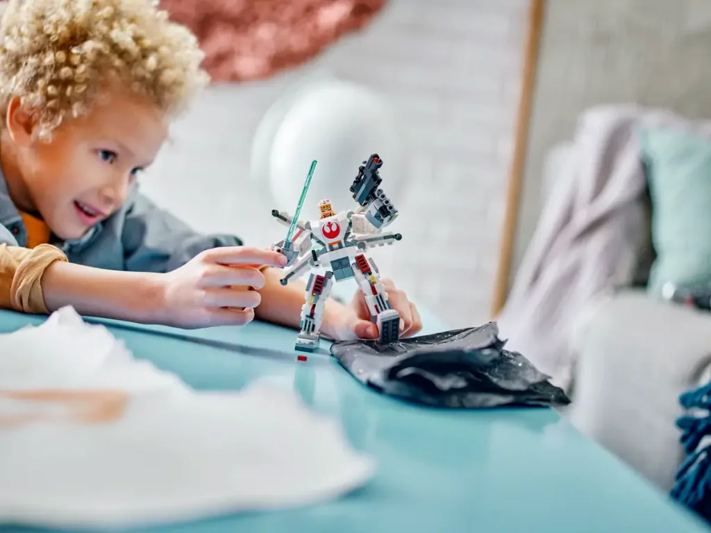 LEGO® Star Wars. Mechem X-Wing Luke’a Skywalkera 75390 - tantis.pl