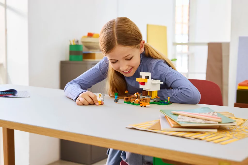 LEGO® Minecraft Farma kurczaków 21585 - tantis.pl
