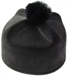 Czapka księdza Biret