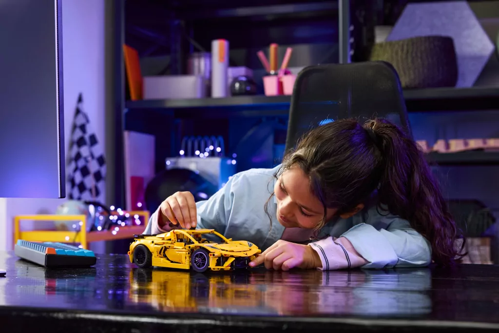 LEGO® Chevrolet Corvette Stingray 42205 - tantis.pl