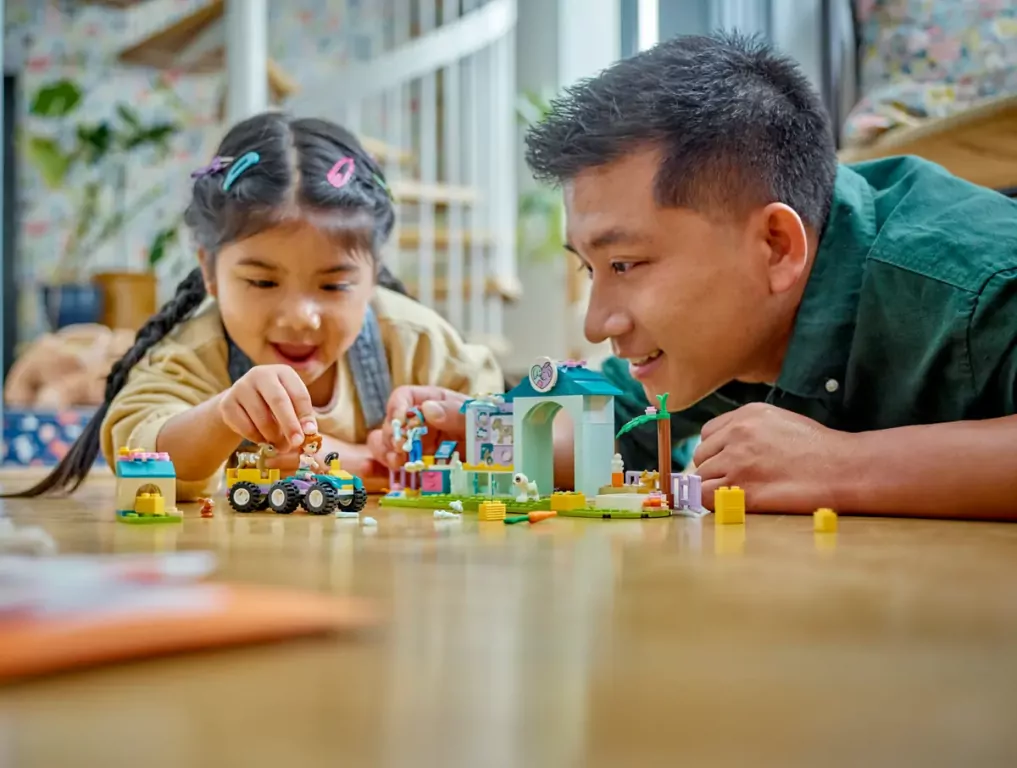 LEGO® Friends. Lecznica dla zwierząt gospodarskich 42632 - tantis.pl