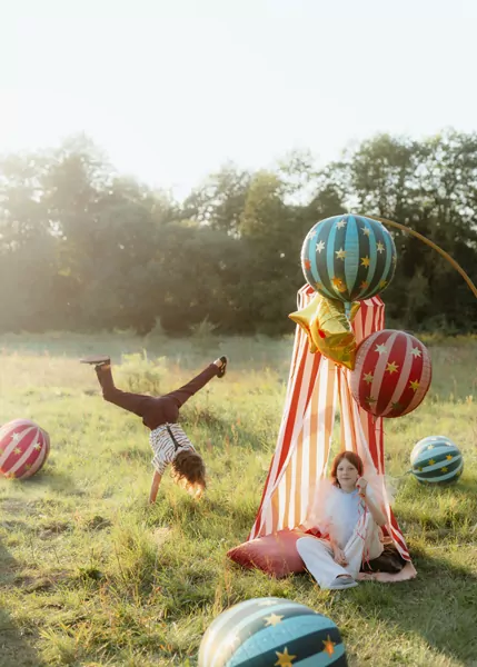 Balon foliowy Piłka w gwiazdki 75cm czerwony - tantis.pl