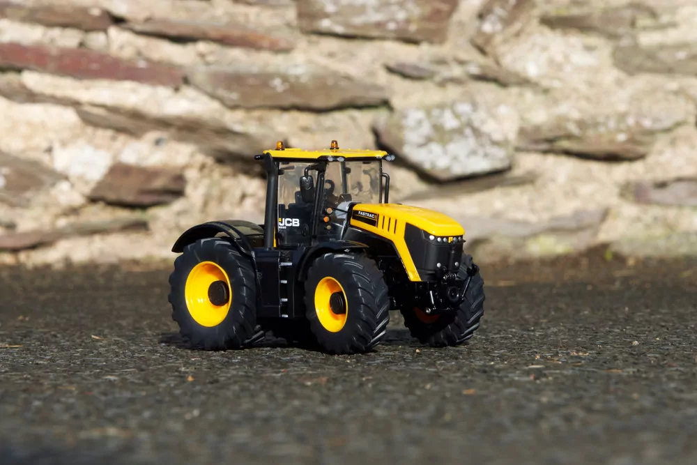 Traktor. Fastrac JCB 8330. Britains - tantis.pl