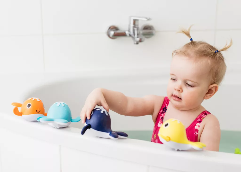 Uciekające wielorybki 50488 - tantis.pl