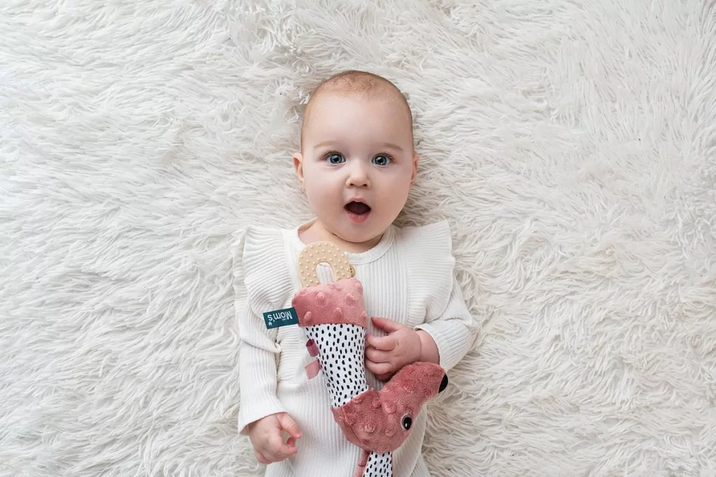 Piszczek z gryzakiem. Jamiś pastelowy róż - tantis.pl