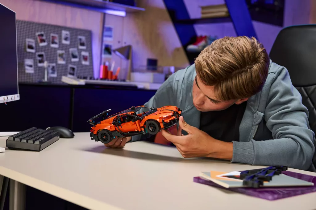 LEGO® Technic. Hipersamochód Bugatti Chiron 42222 - tantis.pl