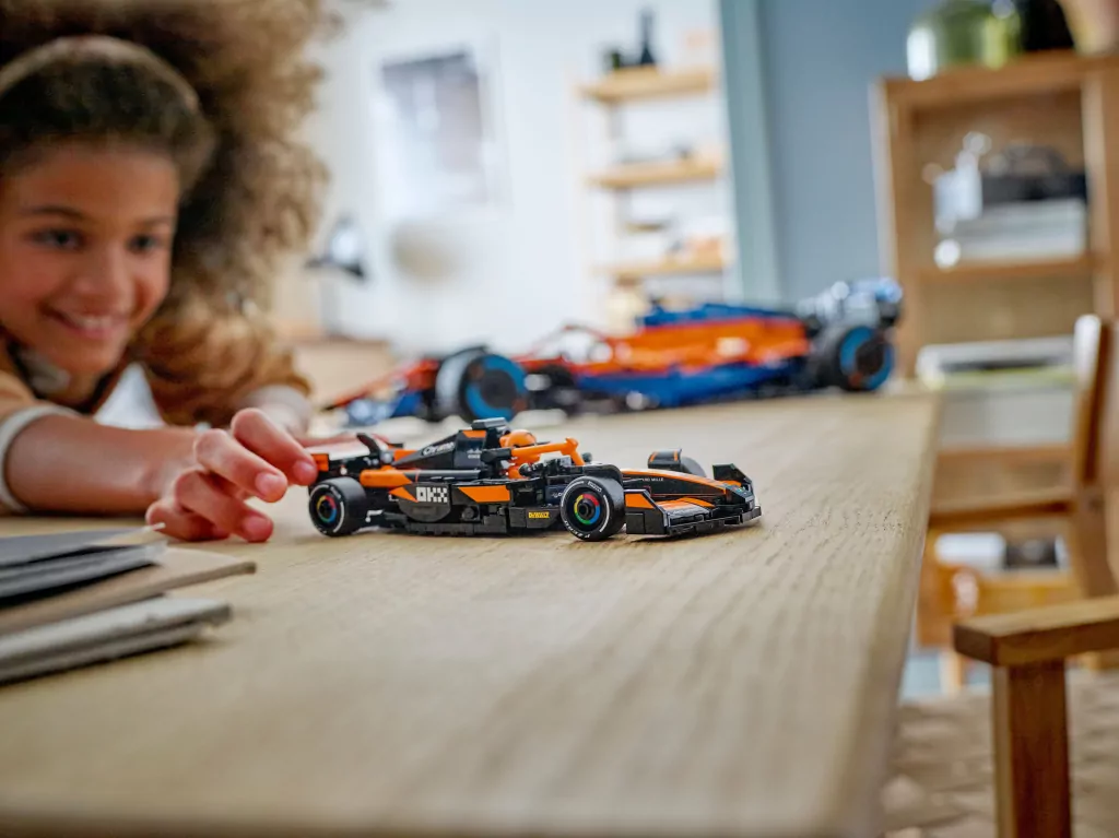 LEGO® Bolid F1® McLaren Team MCL38 77251 - tantis.pl