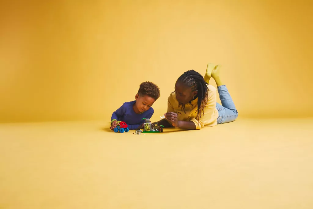 LEGO® Misja ratunkowa zespołu Spidey’ego w dinoterenówce 11199 - tantis.pl