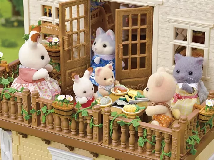 Miejski domek z tajemniczym pokojem na strychu. Sylvanian Families - tantis.pl