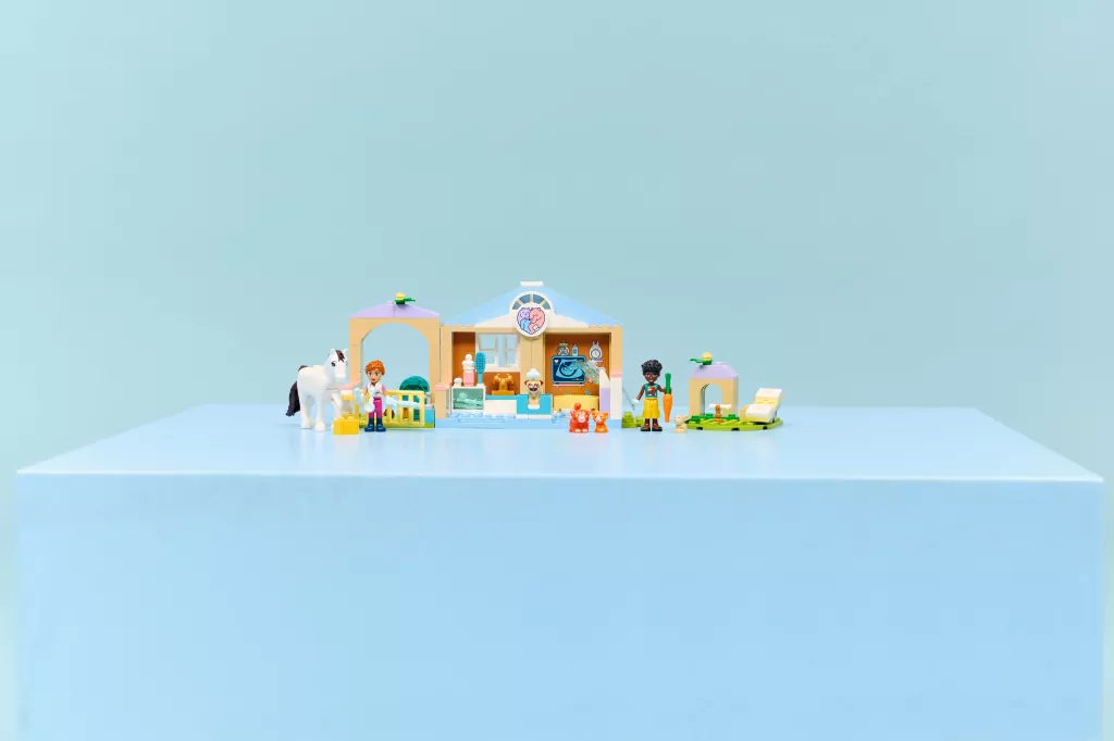 LEGO® Friends. Lecznica dla zwierząt 42696 - tantis.pl