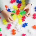 BIG Zestaw w kolorach neonowych 100 elementów. Plus Plus - tantis.pl