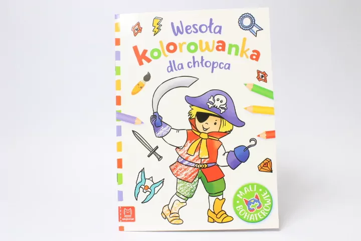 Wesoła kolorowanka dla chłopca. Mali bohaterowie - tantis.pl