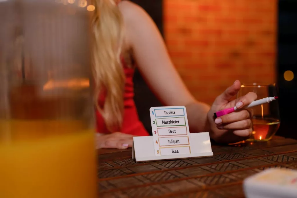 Jednym słowem. Gra niebanalnych skojarzeń - tantis.pl