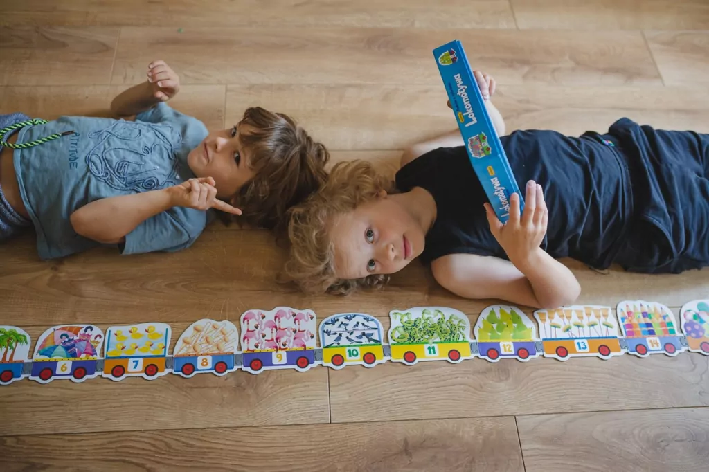 Lokomotywa. Podróże z cyferkami - tantis.pl