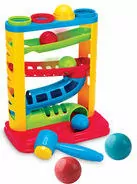 Zjeżdżalnia z piłeczkami i młotkiem