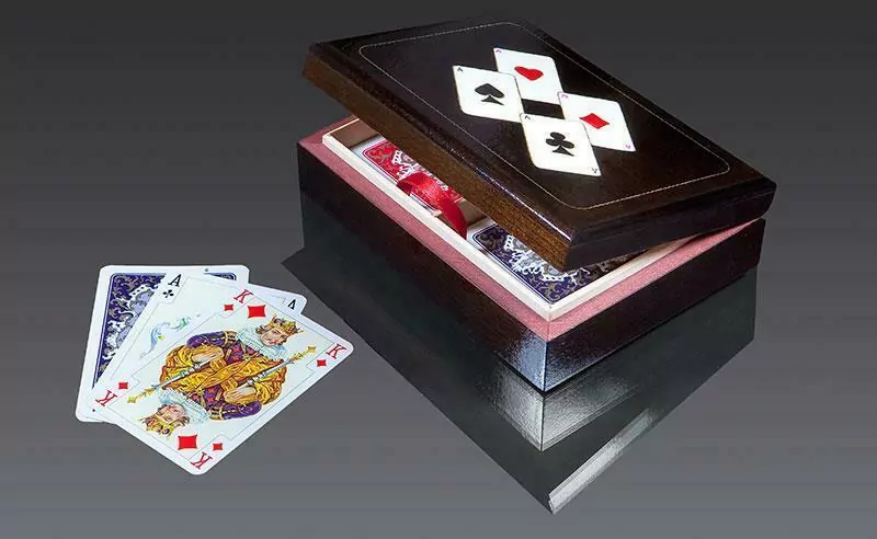 Karty Lux w szkatułce z Asami. PIATNIK - tantis.pl