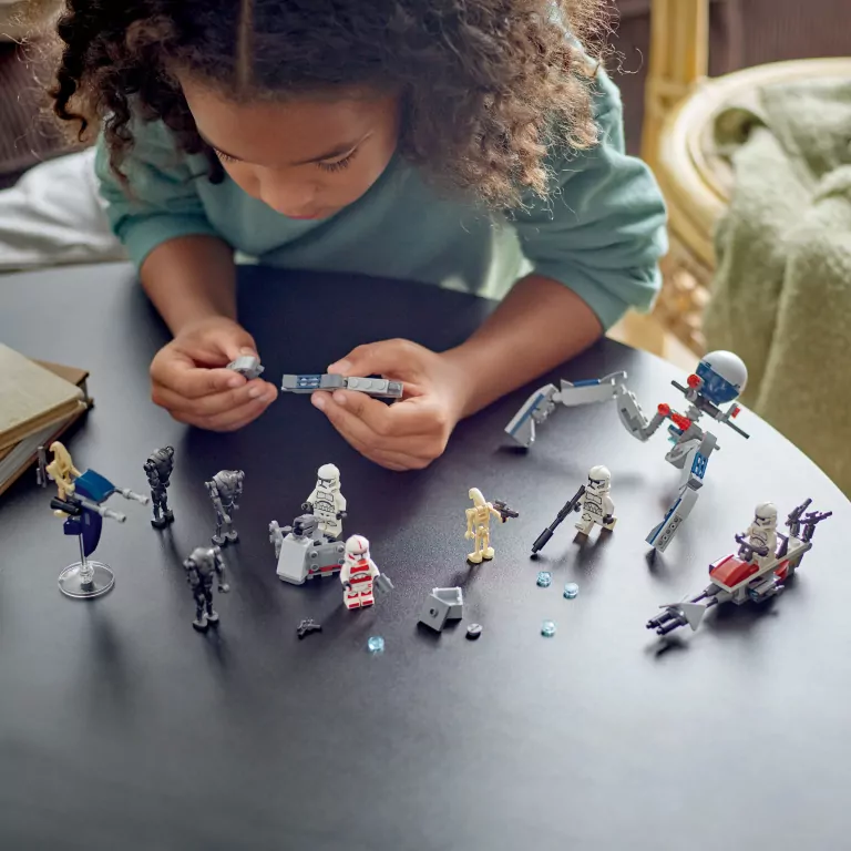 LEGO® Star Wars™. Zestaw bitewny z żołnierzem armii klonów™ i droidem bojowym™ - tantis.pl