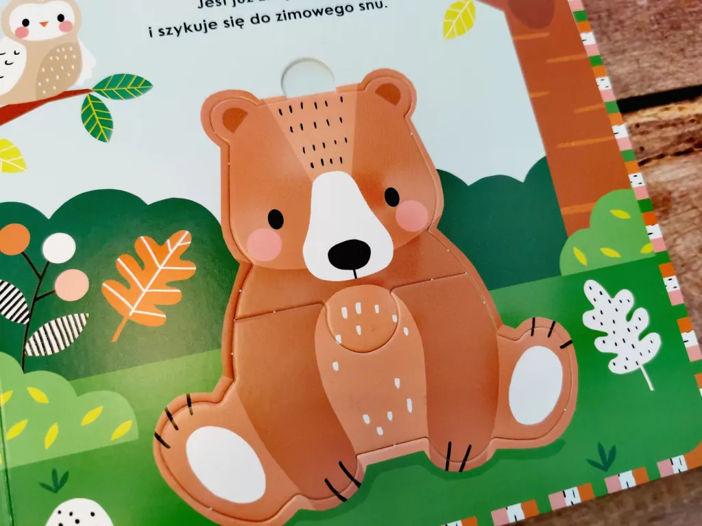 W lesie. Układam puzzle.  Akademia mądrego dziecka - tantis.pl