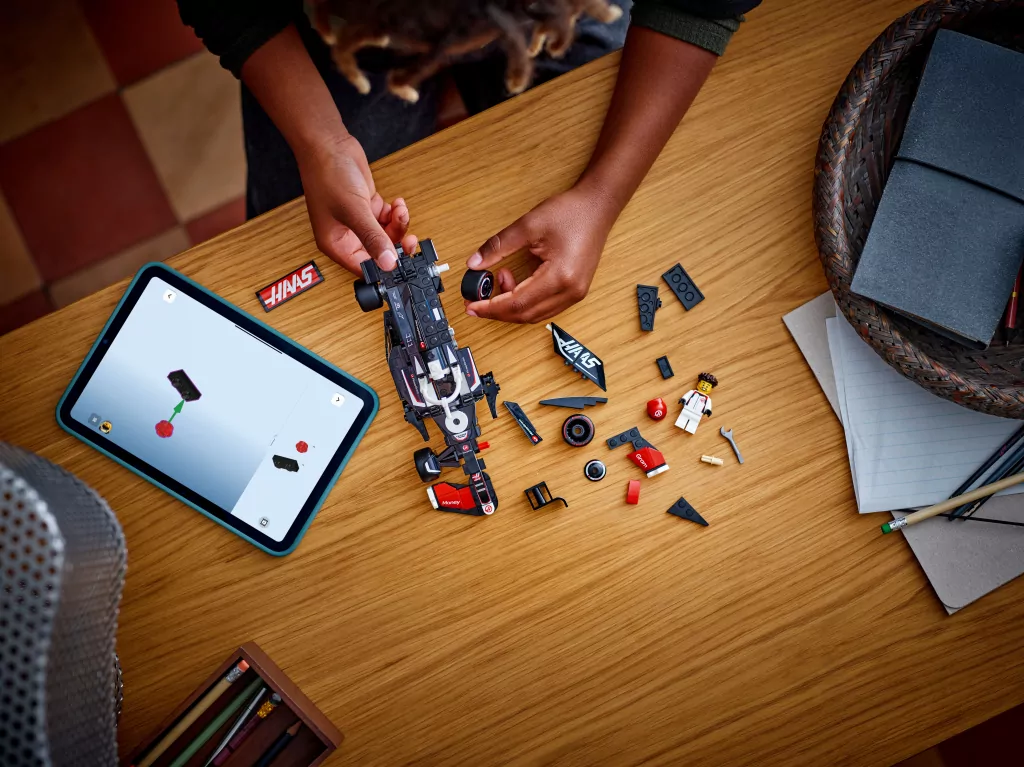 LEGO® Speed Champions. Bolid F1® MoneyGram Haas Team VF-24 77250 - tantis.pl