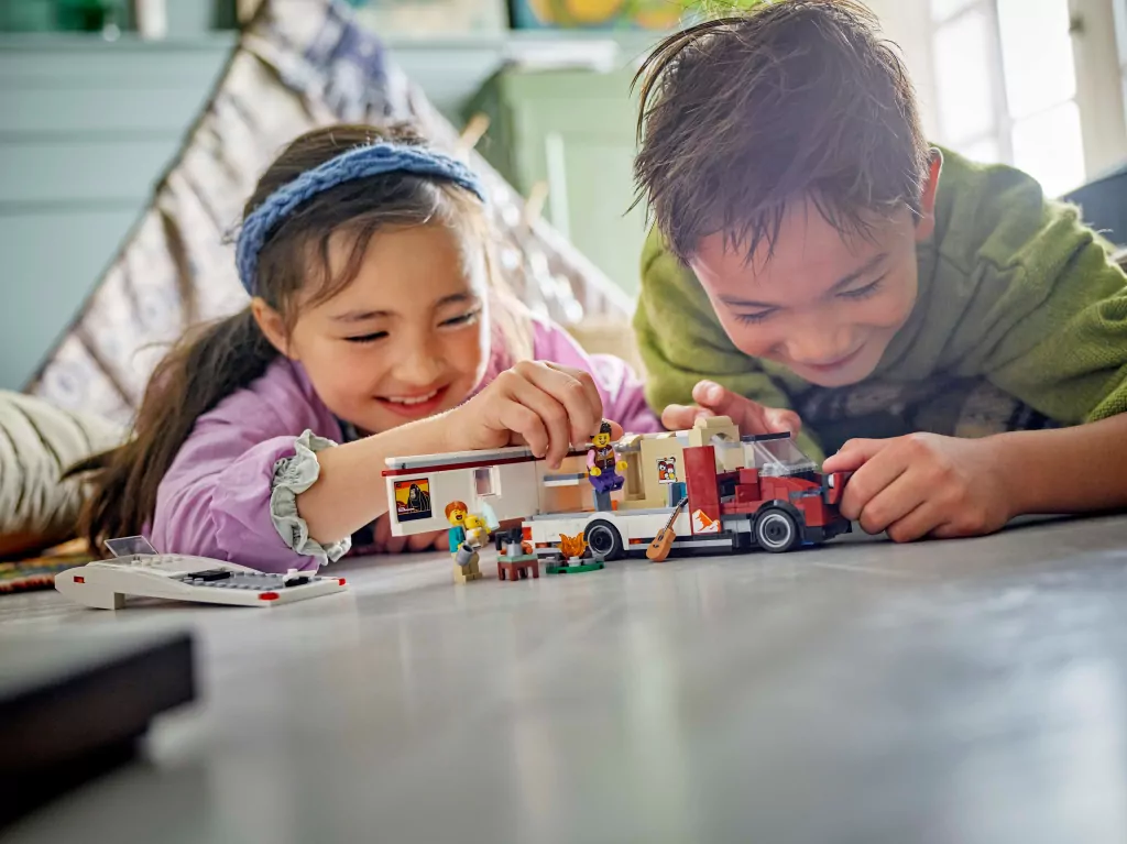 LEGO® Wakacyjny kamper pełen przygód 60454 - tantis.pl