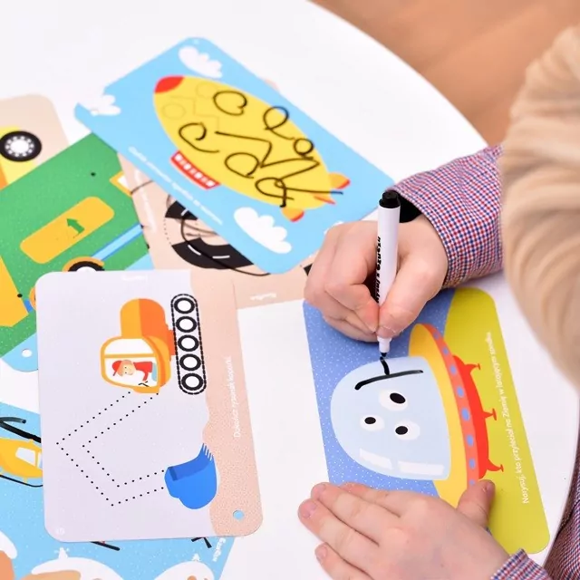 CzuCzu. Pojazdy. Zabawy kreatywne z pisakiem zmazywakiem 3+ - tantis.pl