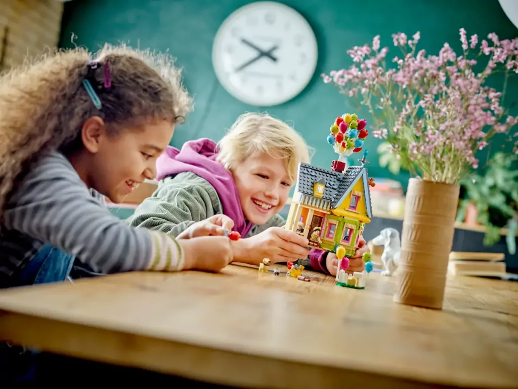 LEGO® Disney. Dom z bajki Odlot 43217 - tantis.pl