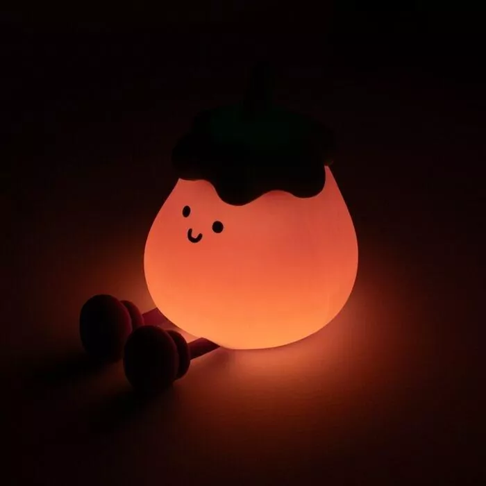 Lampka nocna LED ze stojakiem na telefon bakłażan - tantis.pl