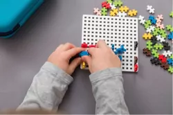 Klocki Plus-Plus. Zestaw podróżny 100el