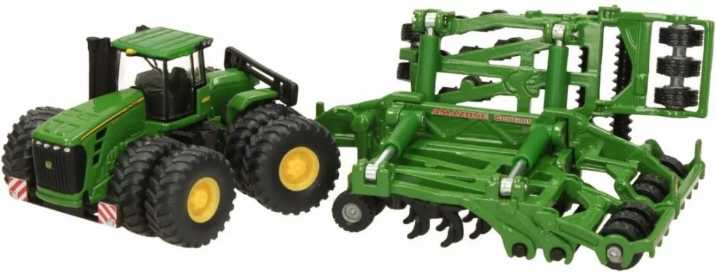 Traktor z rozrzutnikiem. John Deere - tantis.pl