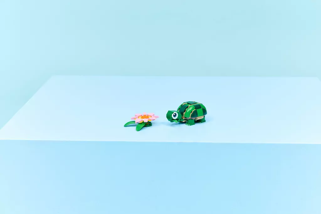 LEGO® Creator. Żółw i kwiat lilii wodnej 31377 - tantis.pl