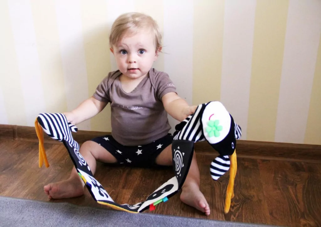 Książeczka do łóżeczka. Króweczka - tantis.pl