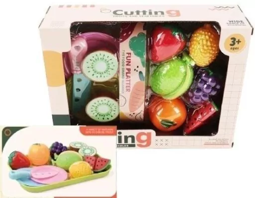 Owoce z rzepem do krojenia na tacy