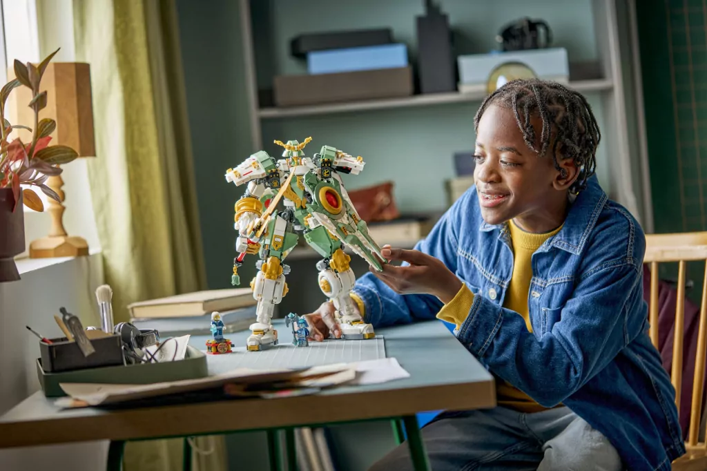 LEGO® Tytanowy mech Lloyda — 15. rocznica 71860 - tantis.pl