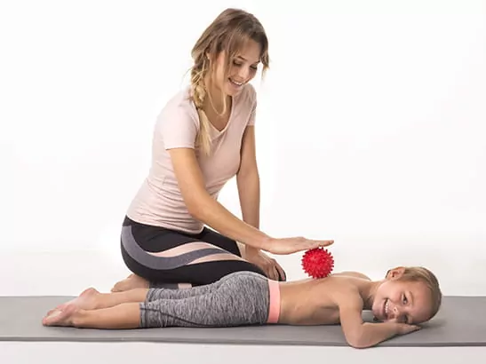 Piłka sensoryczna do masażu i rehabilitacji 9 cm niebieska - tantis.pl