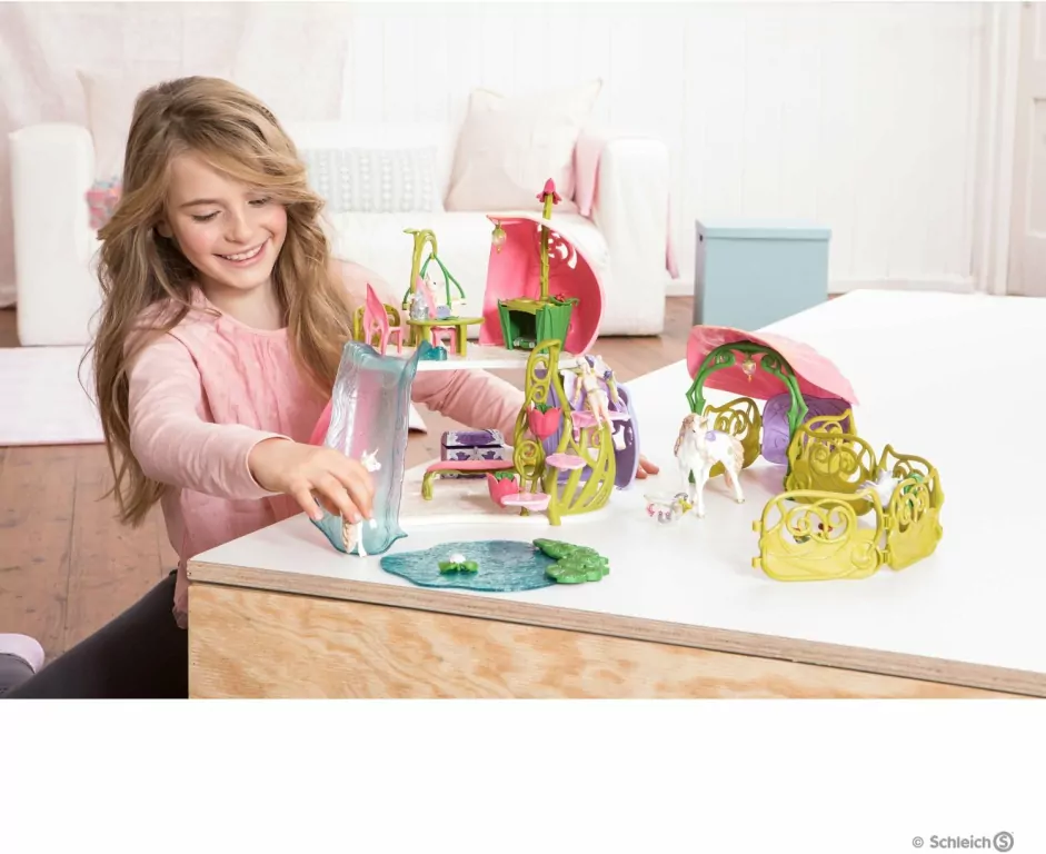 Błyszczący dom kwiatowy z jednorożcami, jeziorem i stajnią 42445 - tantis.pl