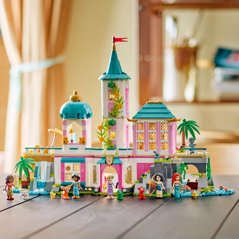 LEGO® Disney. Zamek księżniczek i królewskie zwierzaki 43267 - tantis.pl