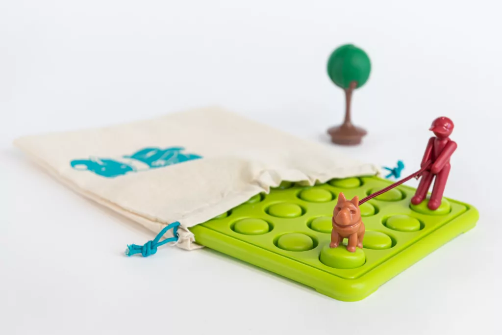 Psiaki na spacerze. Smart Games - tantis.pl