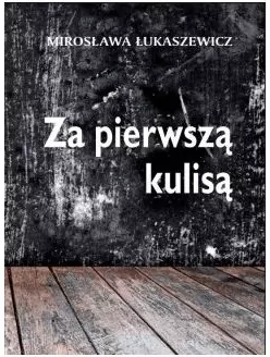 Za pierwszą kulisą