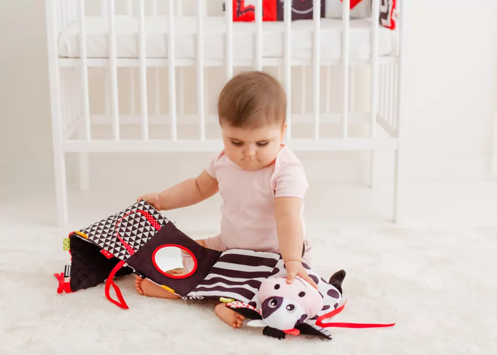 Książeczka - harmonijka krówka - tantis.pl