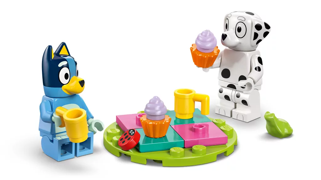 LEGO® Bluey. Blue i Łatka na placu zabaw 11201 - tantis.pl
