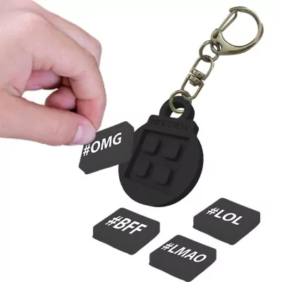 Kreatywny silikonowy breloczek. Hasztagi