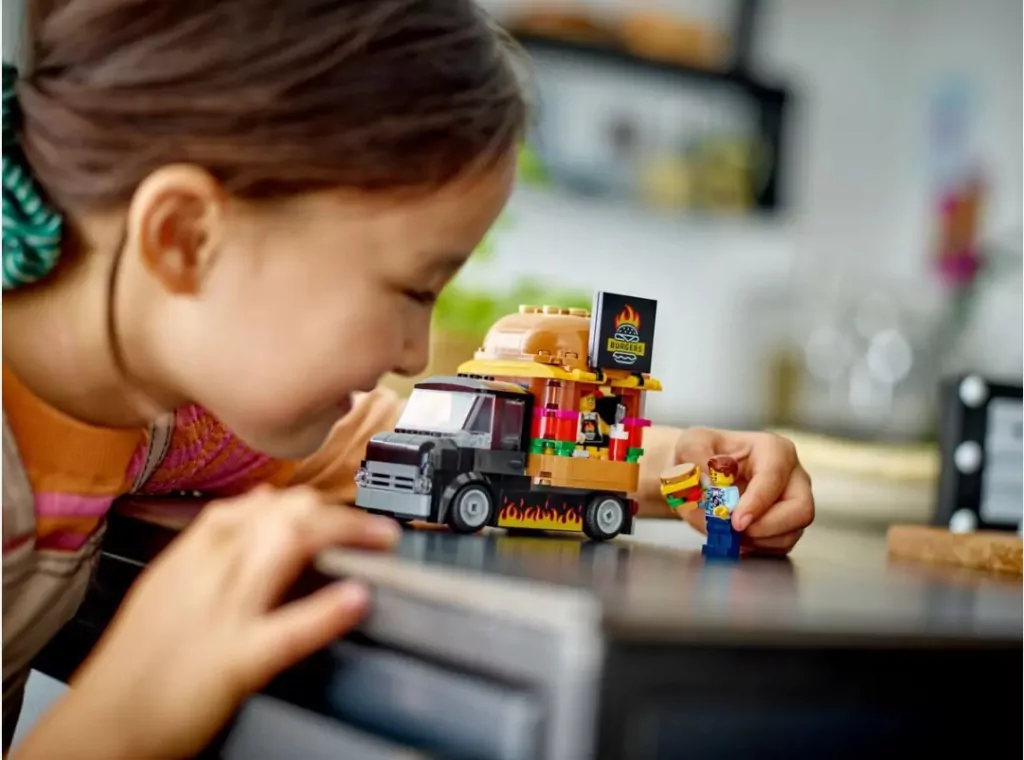 LEGO® City. Ciężarówka z burgerami 60404 - tantis.pl