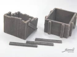 Juweela: Zniszczone drewnianie skrzynki (2 szt)