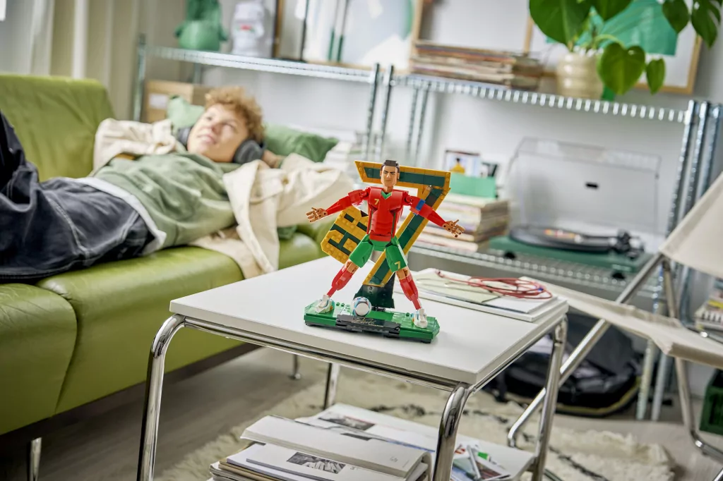 LEGO® Cristiano Ronaldo — piłkarska legenda 43016 - tantis.pl